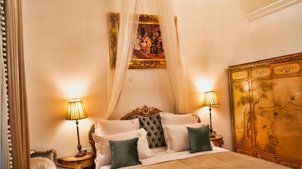 Отель Conacul Coroanei Luxury Boutique Hotel Бухарест-49