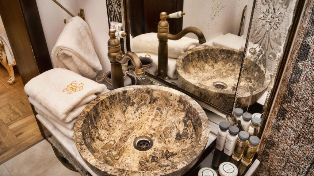 Отель Conacul Coroanei Luxury Boutique Hotel Бухарест-50
