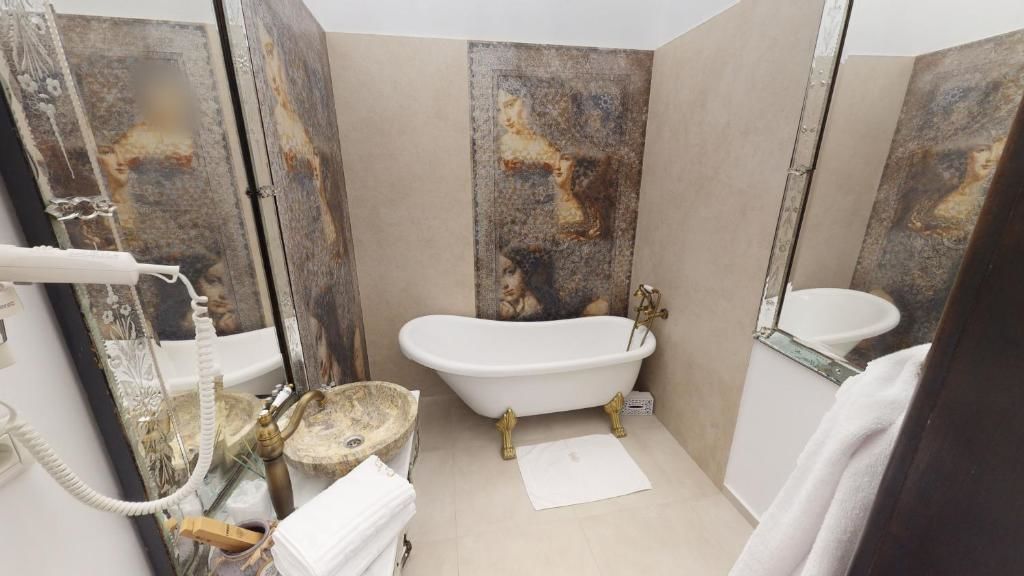 Отель Conacul Coroanei Luxury Boutique Hotel Бухарест-65