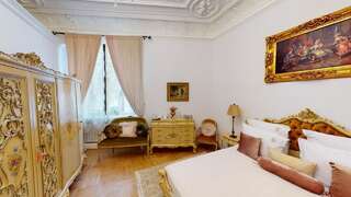 Отель Conacul Coroanei Luxury Boutique Hotel Бухарест Номер Делюкс с кроватью размера «queen-size»-9