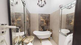 Отель Conacul Coroanei Luxury Boutique Hotel Бухарест Номер Делюкс с кроватью размера «queen-size»-11