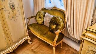 Отель Conacul Coroanei Luxury Boutique Hotel Бухарест Номер Делюкс с кроватью размера «queen-size»-21