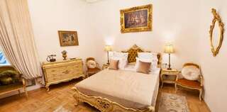 Отель Conacul Coroanei Luxury Boutique Hotel Бухарест Номер Делюкс с кроватью размера «queen-size»-22
