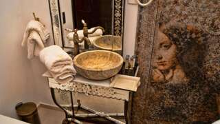 Отель Conacul Coroanei Luxury Boutique Hotel Бухарест Номер Делюкс с кроватью размера «queen-size»-24