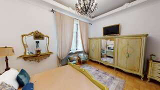Отель Conacul Coroanei Luxury Boutique Hotel Бухарест Номер Делюкс с кроватью размера «queen-size»-29