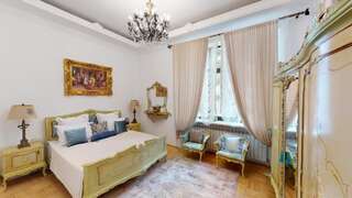 Отель Conacul Coroanei Luxury Boutique Hotel Бухарест Номер Делюкс с кроватью размера «queen-size»-30
