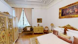 Отель Conacul Coroanei Luxury Boutique Hotel Бухарест Номер Делюкс с кроватью размера «queen-size»-31