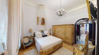 Отель Conacul Coroanei Luxury Boutique Hotel Бухарест Номер Делюкс с кроватью размера «queen-size»-40