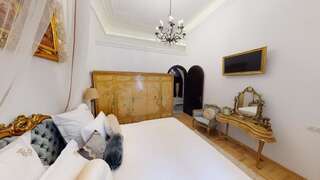 Отель Conacul Coroanei Luxury Boutique Hotel Бухарест Номер Делюкс с кроватью размера «queen-size»-41