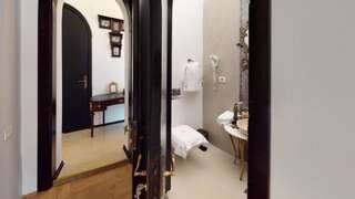 Отель Conacul Coroanei Luxury Boutique Hotel Бухарест Номер Делюкс с кроватью размера «queen-size»-46