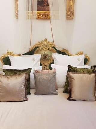 Отель Conacul Coroanei Luxury Boutique Hotel Бухарест Номер Делюкс-6
