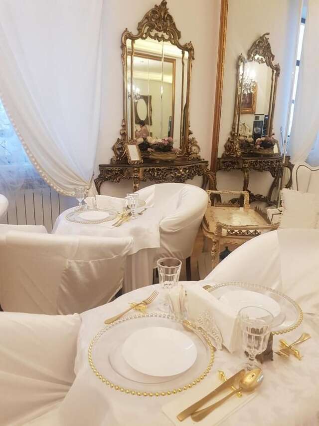 Отель Conacul Coroanei Luxury Boutique Hotel Бухарест-17
