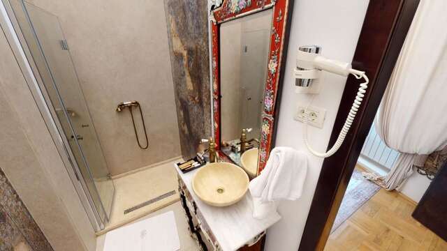 Отель Conacul Coroanei Luxury Boutique Hotel Бухарест-32