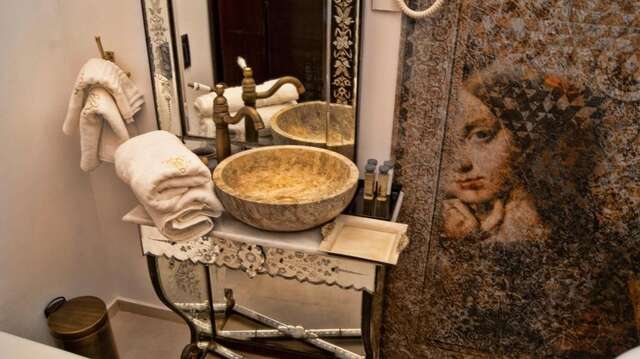 Отель Conacul Coroanei Luxury Boutique Hotel Бухарест-54