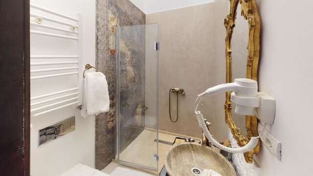 Отель Conacul Coroanei Luxury Boutique Hotel Бухарест-57