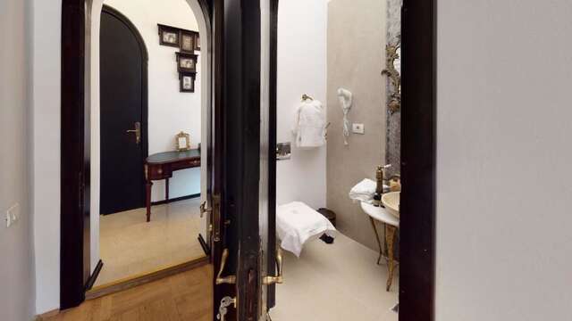 Отель Conacul Coroanei Luxury Boutique Hotel Бухарест-76
