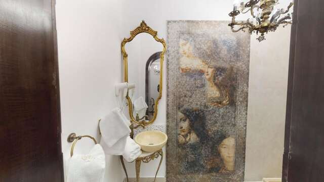 Отель Conacul Coroanei Luxury Boutique Hotel Бухарест-78