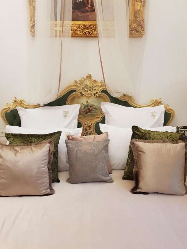 Отель Conacul Coroanei Luxury Boutique Hotel Бухарест-11